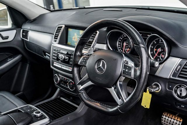 Mercedes-Benz M Class 5.5 ML63 V8 AMG Speedshift Plus 7G-Tronic 4WD 5dr (2014) - Picture 13