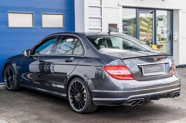 Mercedes-Benz C Class 6.3 C63 V8 AMG Saloon 4dr Petrol 7G-Tronic (280 g/km, 457 bhp) (2011) - Picture 14