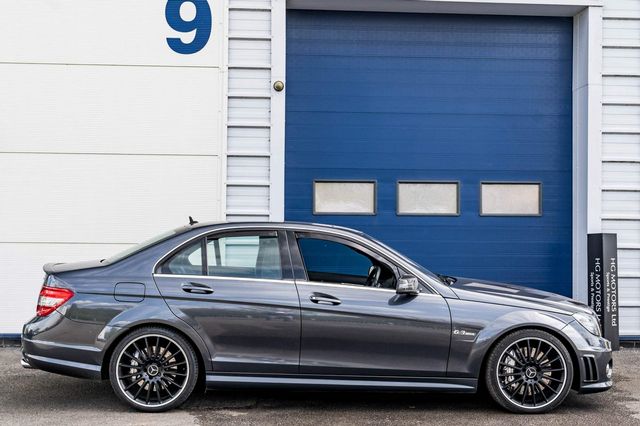 Mercedes-Benz C Class 6.3 C63 V8 AMG Saloon 4dr Petrol 7G-Tronic (280 g/km, 457 bhp) (2011) - Picture 5